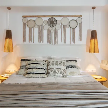 - Sleeps 3 - Private Pool-parking Megalokori