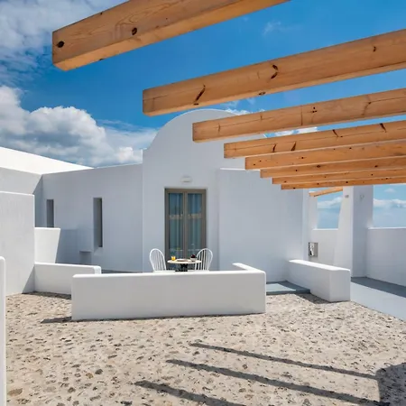 - Sleeps 3 - Private Pool-parking