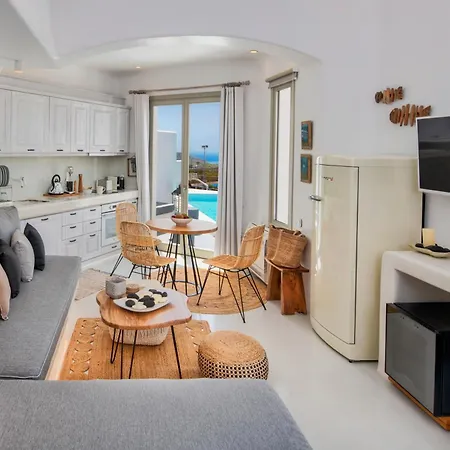 - Sleeps 3 - Private Pool-parking Villa Megalokori