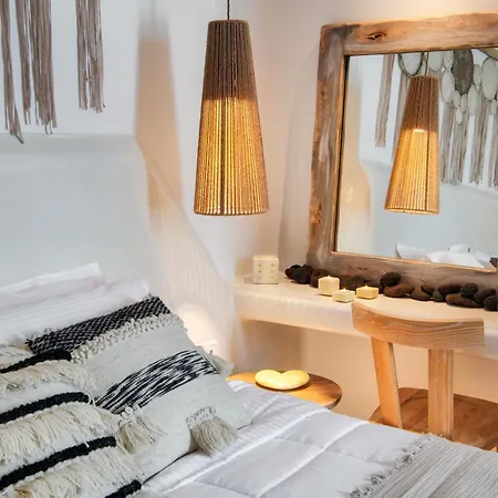 - Sleeps 3 - Private Pool-parking Villa Megalokori