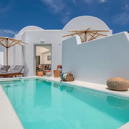 - Sleeps 3 - Private Pool-parking Villa