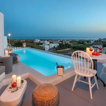 - Sleeps 3 - Private Pool-parking