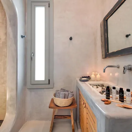 Villa - Sleeps 3 - Private Pool-parking *